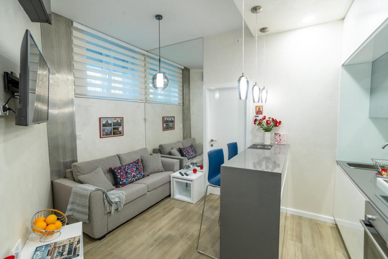 Апартаменти LIRRA LUXE Modern&Cozy in the Downtown, БЕЛЫЙ КАРТОН Белград Екстер'єр фото